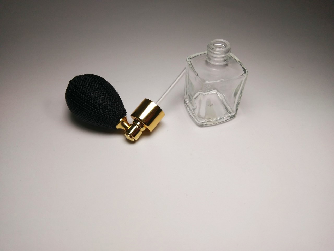 高品质灰色球喷头玻璃瓶香水瓶可专属订制