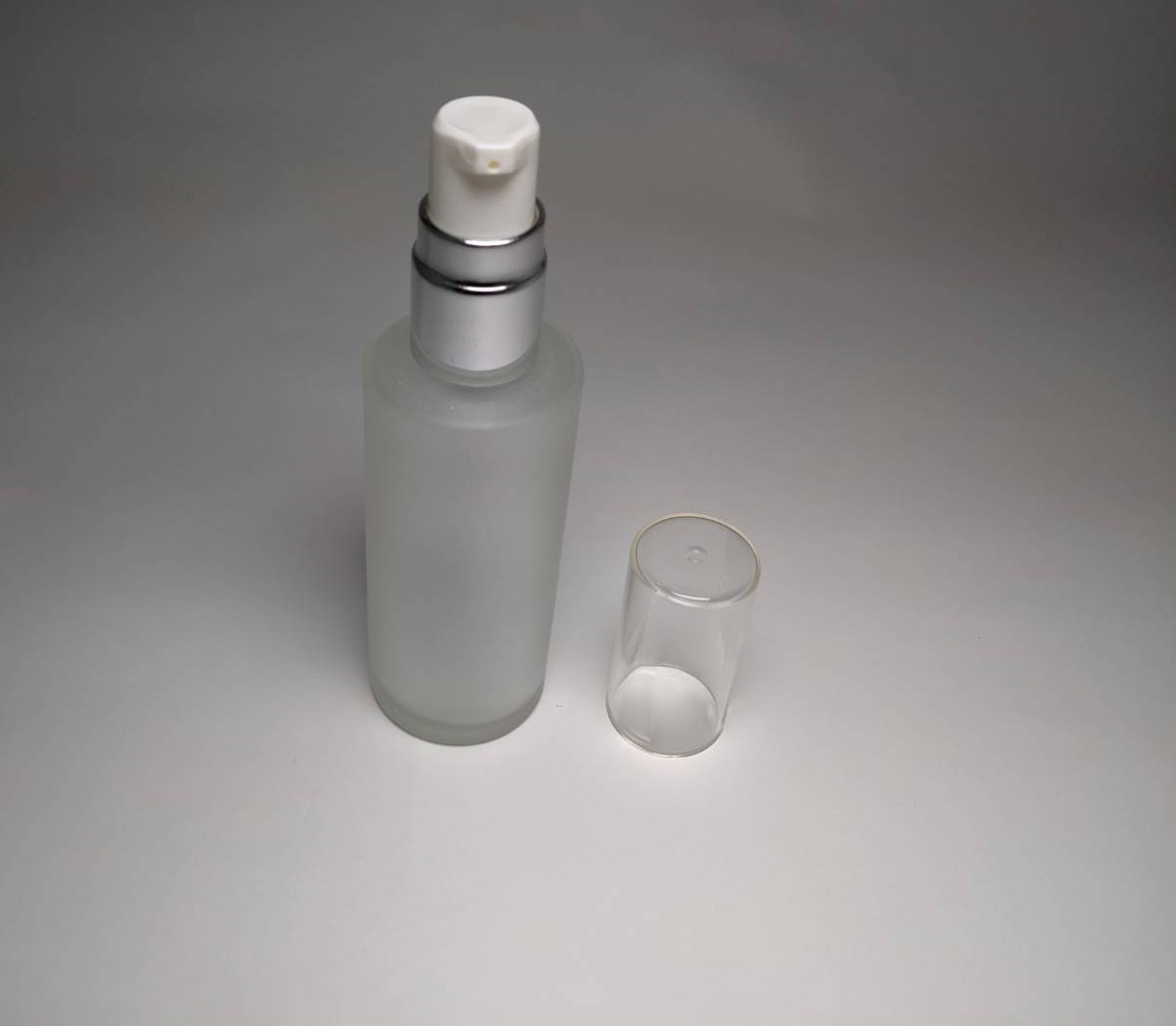 旅行可用轻便塑胶按压头雾面玻璃乳液玻璃瓶